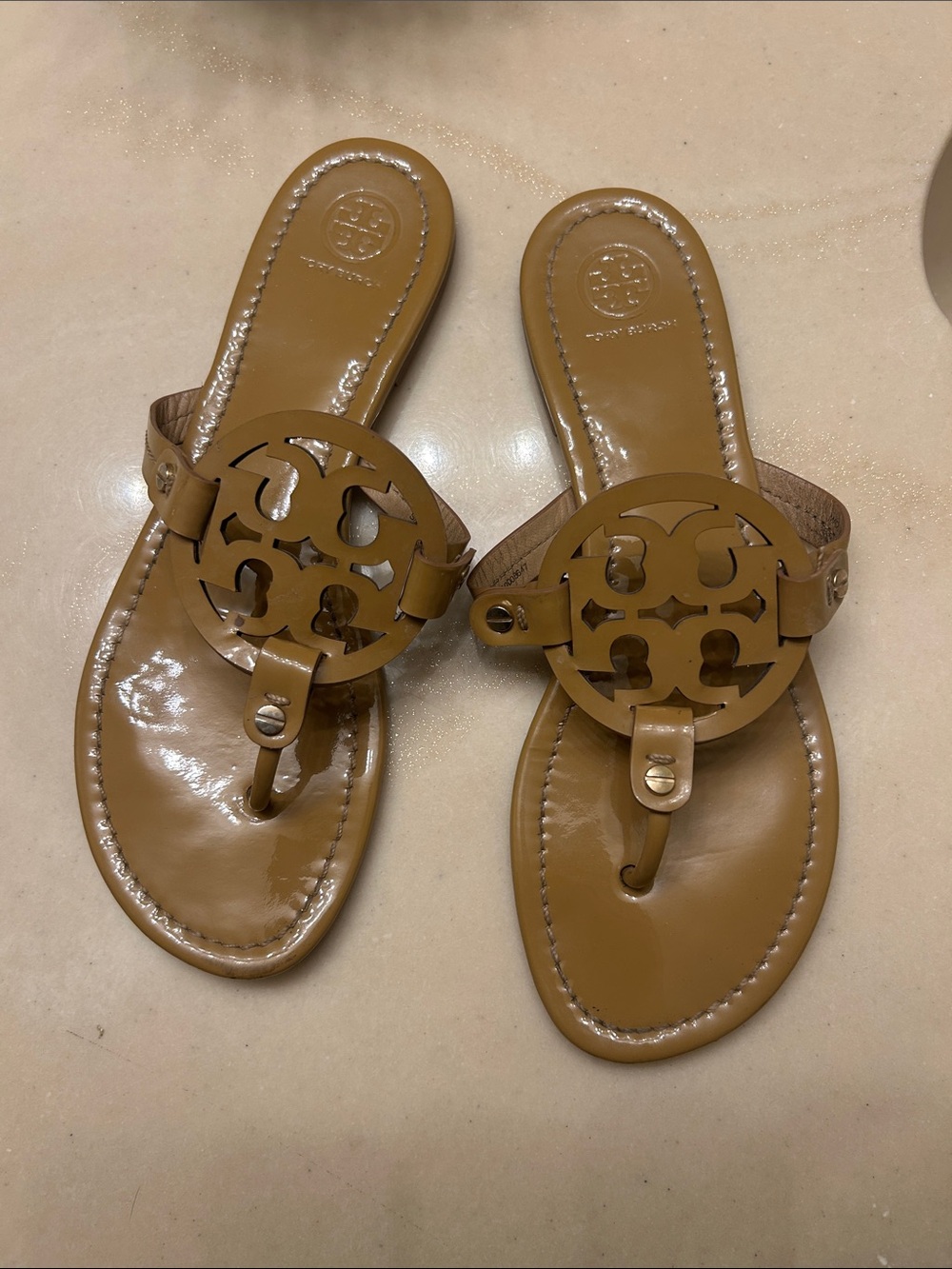 Tory Burch Logo Thong Sandal in Cognac